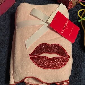 Kassa Decor Pink Hand Towels with Pink Glitter Lips Set of 2